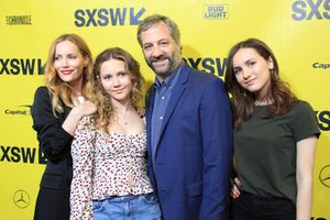 왼쪽부터 레스리 만, 아이리스 애퍼타우, 저드 애퍼타우, 모드 애퍼타우. 2018년 촬영.