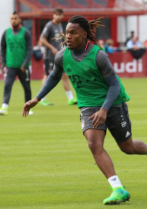 2017년 5월 바이에른에서 훈련 중인 산체스