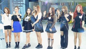 2017년 8월 22일 드림캐쳐왼쪽부터: 다미, 한동, 가현, 유현, 수아, 시연, 지유