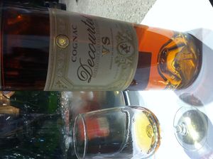 VS (베리 스페셜) 코냑은 최소 2년 동안 오크통에서 숙성됩니다