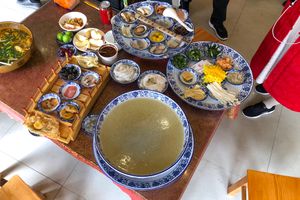 멍쯔의 다리 건너는 국수