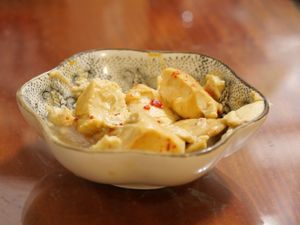 접시에 담긴 발효 두부