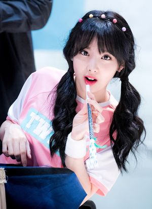 2016년 팬미팅에서의 나연