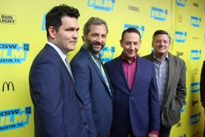 존 리, 주드 애파토, 루번스, 테드 사란도스가 2016년 피위의 빅 홀리데이 시사회에서