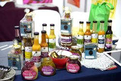 몰레를 포함한 다양한 종류의 멕시칸 살사