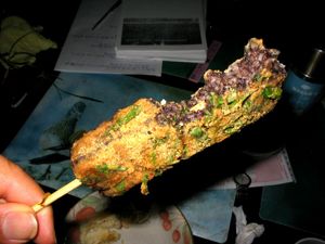 꼬치에 꽂아 튀긴 선지(豬血糕)