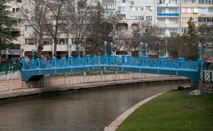 포르숙 강(Porsuk River)을 가로지르는 에스키셰히르의 다리