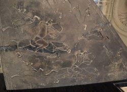 부조 장식으로 사냥 장면을 묘사한 중국 무덤의 벽 조각, 기마 궁술, 한나라 (기원전 202년 - 서기 220년) 국립 동양 미술관, 로마