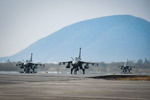 제18전투비행대대가 12회 밀란 해군 훈련을 위해 INS 데가, 비사카파트남에 도착한 모습.