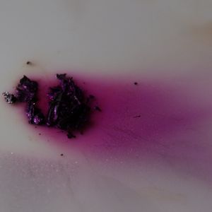 승화 과정을 거쳐 보라색 기체로 변하는 아이오딘 결정