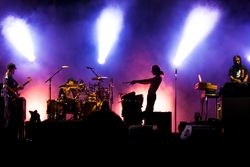 린킨 파크는 2012년 혼다 시빅 투어에서 미국 록 밴드 인큐버스(사진)와 뮤템스와 함께 투어를 진행했다.