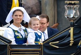 2014년 6월, 국경일 행사에서 부모와 함께