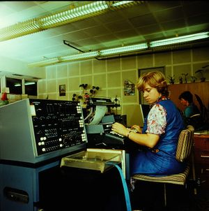 1983년 드레스덴에 있는 리노트론 505(Linotron 505) CRT 사진식자기