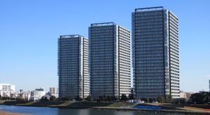 다마가와 강변에 우뚝 솟은 타워맨션 리바리에