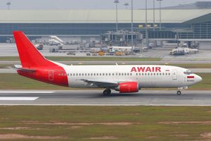 2005년 9월의 아와이르 보잉 737-300 항공기. 이 항공사는 나중에 인도네시아 에어아시아로 알려지게 되었다.