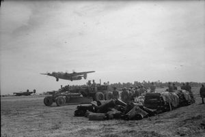 수마트라의 일본군 비행장을 폭격하기 위해 이륙하는 영국군 리베레이터