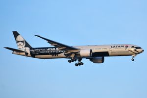 LATAM 브라질 Boeing 777-300ER (스타워즈 및 월트 디즈니 월드 특별 도장)