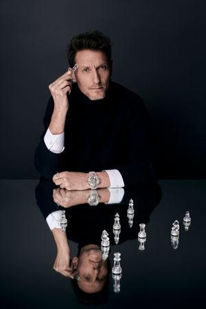 리오르 수차드는 엘알의 안전 비디오에 출연했다.