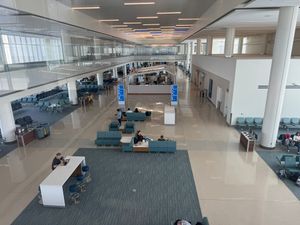 3번 터미널의 메인 복도