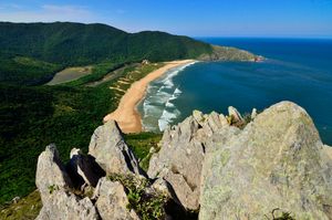 레스테 해변(Lagoinha do Leste Beach)