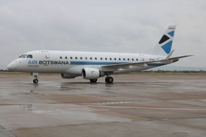 보츠와나 항공 엠브라에르 E170.