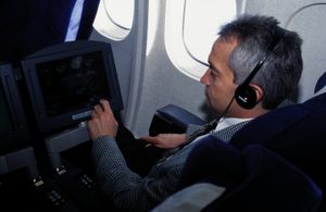 1997년 스위스 에어(Swissair)의 맥도넬 더글러스 MD-11 항공기에서 기내 엔터테인먼트 시스템을 이용한 승객 도박