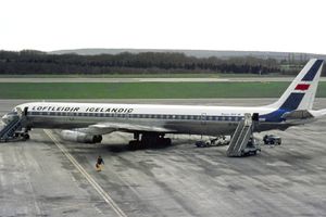 1978년 룩셈부르크 공항(Luxembourg Airport)에 있는 로프틀레이지르(Loftleiðir) 아이슬란드 DC-8 항공기.