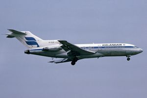 1983년 런던 히드로 공항에 접근하는 아이슬란드항공의 보잉 727
