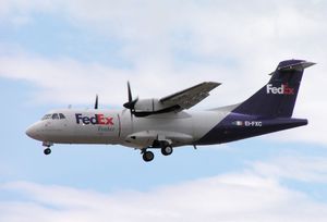 페덱스 피더(FedEx Feeder)가 운영하는 ATR 42-300 화물기