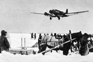 1942년 말, 스탈린그라드에 접근하는 Ju 52