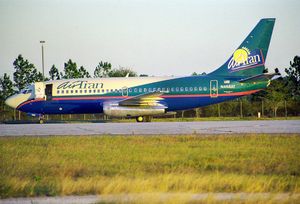 오리지널 도색의 에어트랜 보잉 737-200 항공기, 올랜도 국제공항