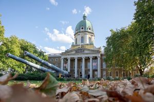 15인치 함포와 구리 돔