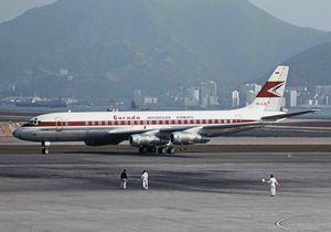 1967년 가이탁 공항에 있는 가루다 인도네시아 항공의 더글러스 DC-8-55