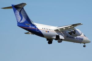합병 후 임시 도장을 한 브뤼셀 항공의 구 Avro RJ85