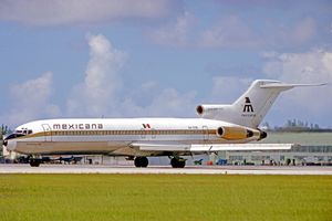 1975년 마이애미 국제공항(Miami International Airport)에서 이륙하는 멕시카나 항공(Mexicana) 보잉 727-200(Boeing 727-200)