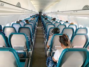 하와이안 항공 항공기 내부에서 볼 수 있는, DC-9으로부터 계승된 5열 좌석 배열