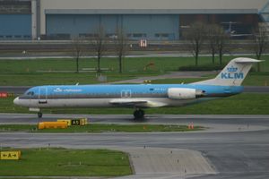 구 도장을 한 KLM 시티호퍼 폭커 100(Fokker 100)