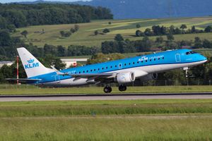 2014년 이후 도장을 한 KLM 시티호퍼 엠브라에르 190(Embraer 190) – 윙렛의 아래쪽 경사를 참고하십시오.