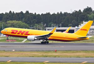 DHL 색상의 폴라에어 카고 보잉 767-300ERF 항공기 (2013)