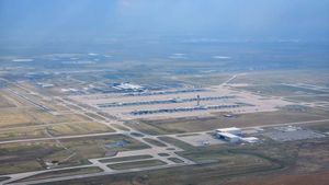 2023년 8월 상공에서 바라본 덴버 국제공항