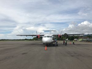 파당 탐파 공항에 있는 윙스 에어 ATR 72-500 항공기