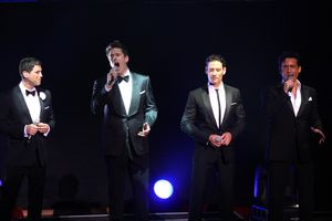 2012년 시드니 오페라 하우스에서 공연하는 일 디보(Il Divo)