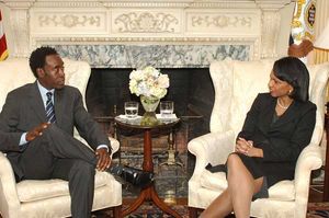 2007년 미국 국무부에서 콘돌리자 라이스 국무장관과 함께 있는 치들