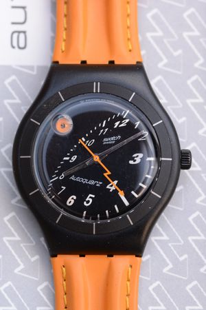 1998년 자동 쿼츠(Autoquartz) 무브먼트가 장착된 스와치 시계