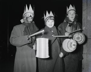 1958년 암스테르담에서 열린 드리코닌겐 축제에 참가한 어린이들