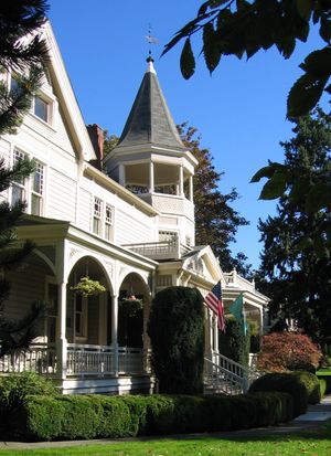 1886년에 건립되어 나중에 조지 C. 마셜의 이름을 딴 장교숙소의 마셜 하우스