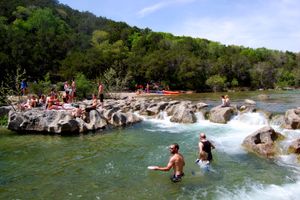 버튼 크릭 그린벨트의 조각 폭포