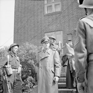 1945년 5월 23일, 플렌스부르크 근처에서 영국군에 체포된 요들