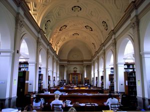 UCL 본관 도서관의 일부인 도널드슨 열람실