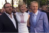 2013년 레스터 광장에서 열린 영화 시사회에 참석한 닉 프로스트, 로자먼드 파이크, 사이먼 페그